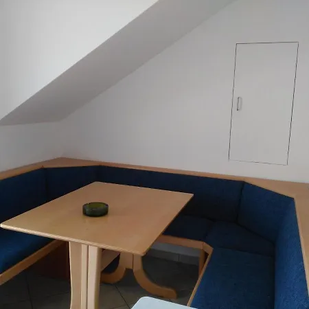 Ferienwohnung Am Bahnhof Apartment
